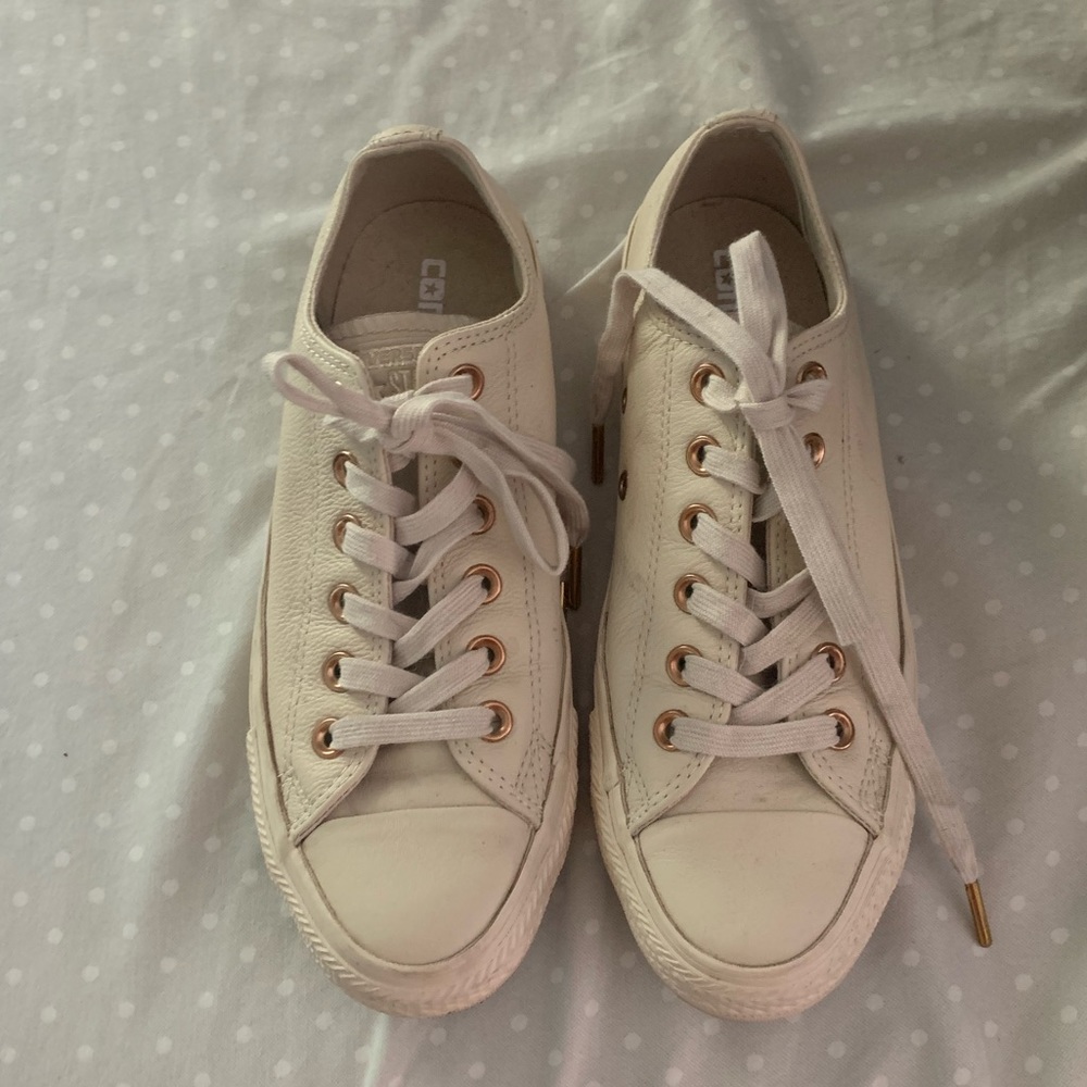 RARE Women’s/men’s leather Chuck Taylor Converse